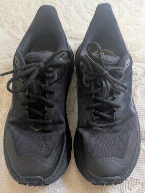 Black Hoka One One Size 6B